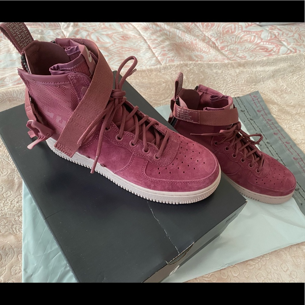 Womens SF Air Force 1 MID FIF Size 8